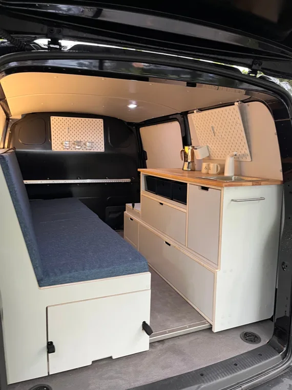 PlugVan Small – notranjost kombija